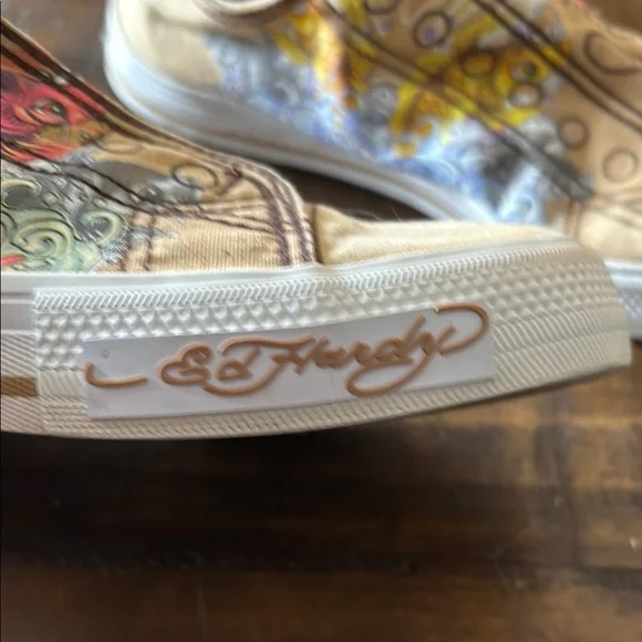 Ed Hardy Cream and Red Sneakers with Artistic Flair - Picture 2 of 8